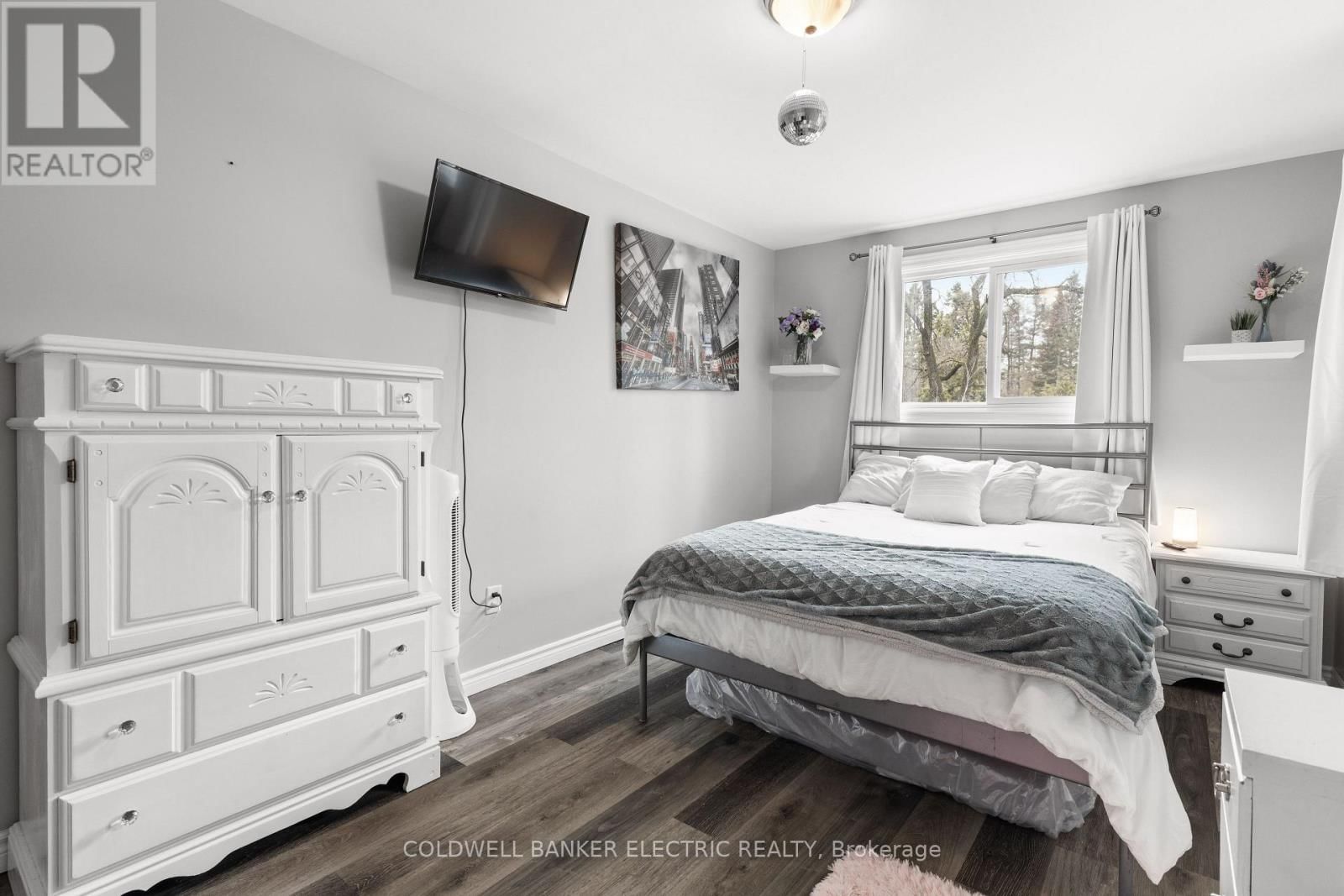 30 WOODS AVENUE Image 16