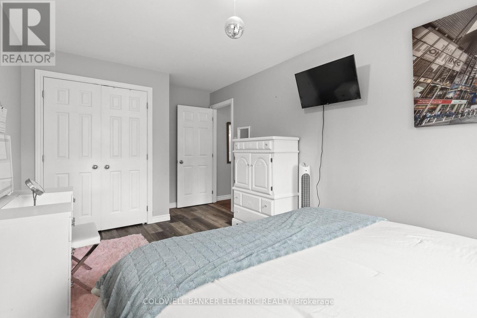 30 WOODS AVENUE Image 17