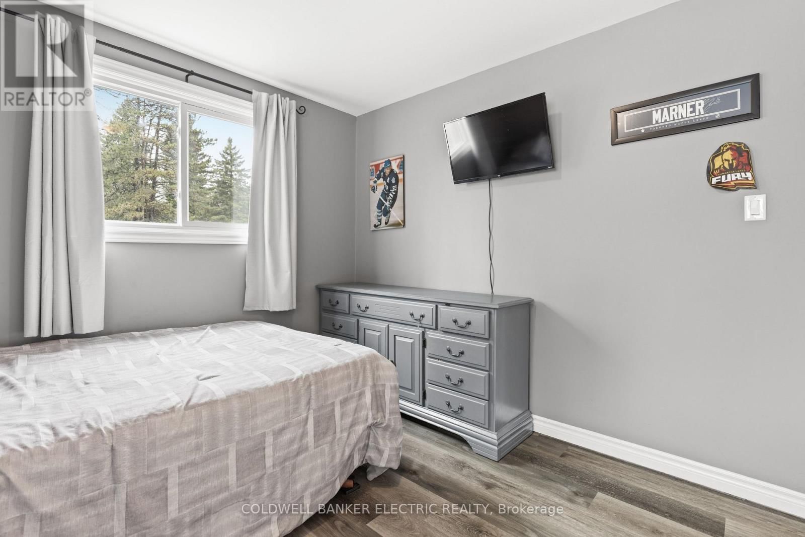 30 WOODS AVENUE Image 20