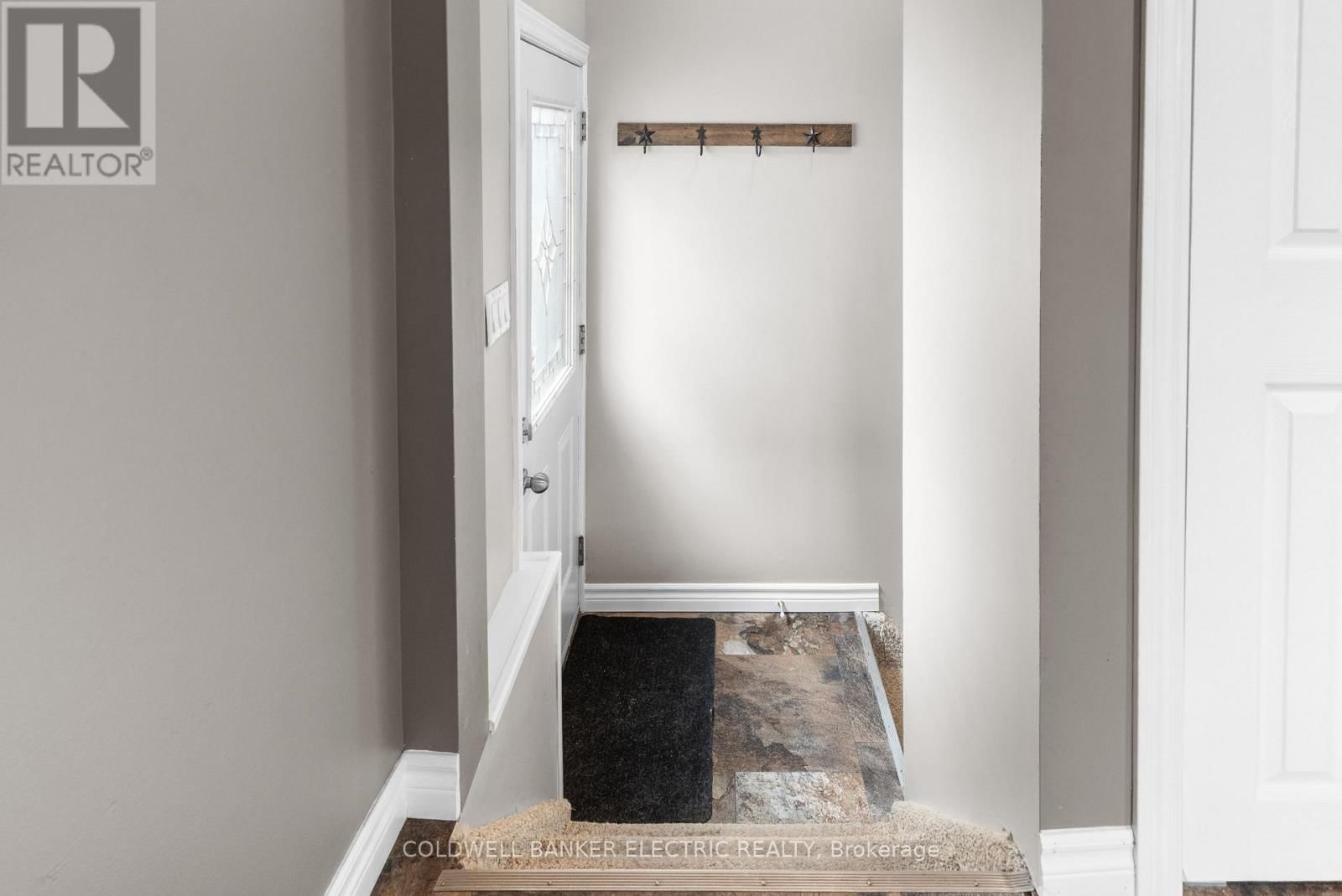 30 WOODS AVENUE Image 23