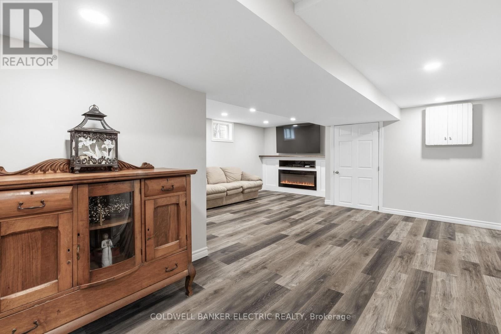 30 WOODS AVENUE Image 24