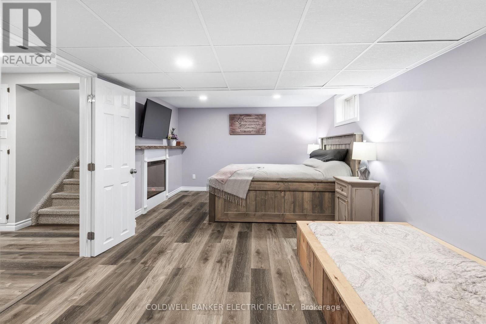 30 WOODS AVENUE Image 32