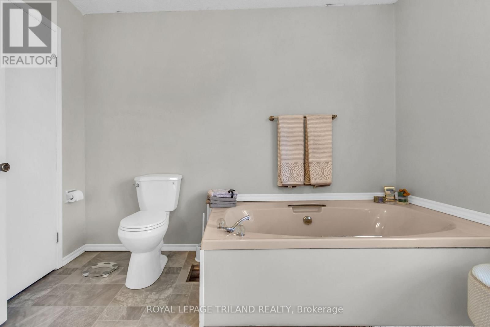 5257 CLIFF ROAD Image 35