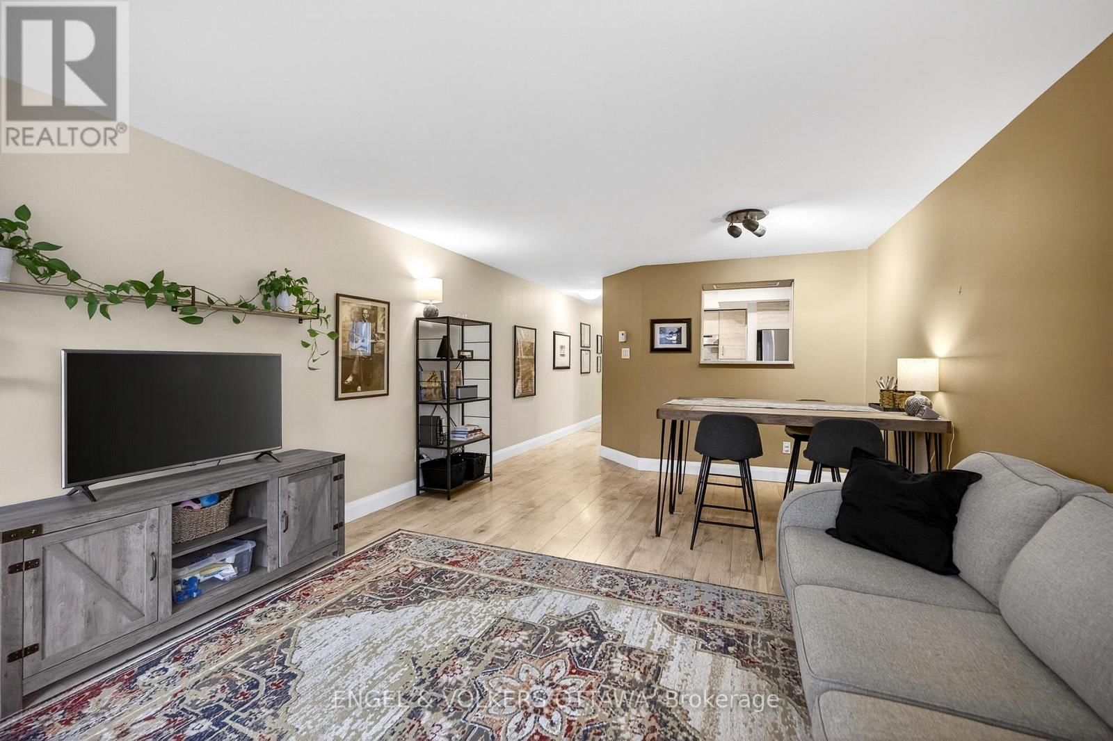 B - 35 ROBINSON AVENUE Image 10