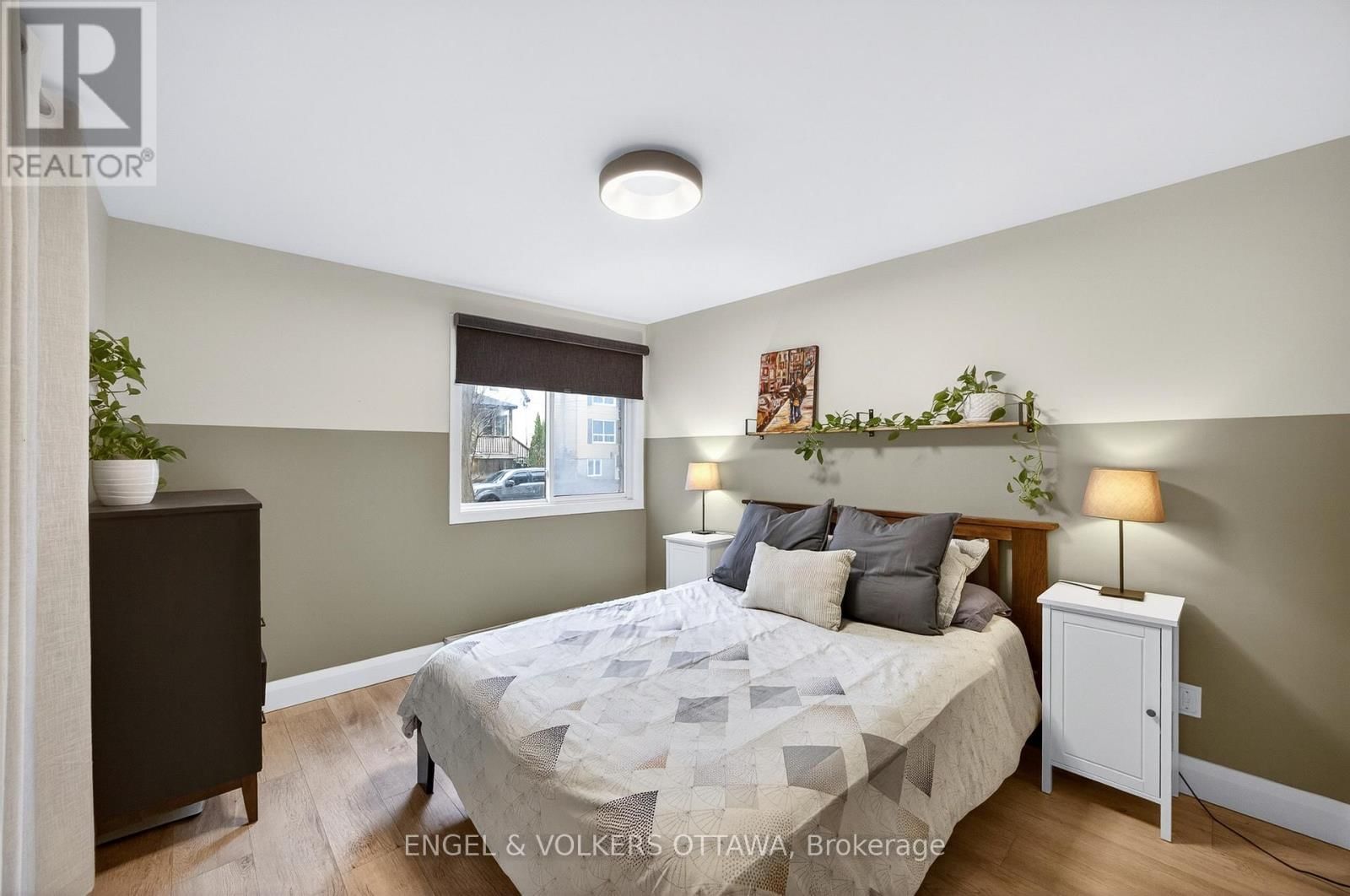 B - 35 ROBINSON AVENUE Image 13