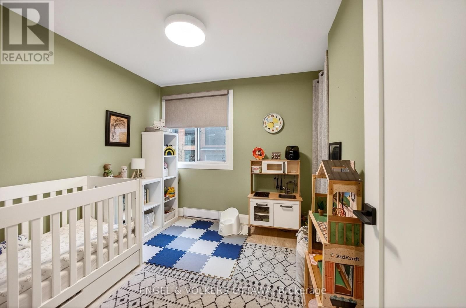 B - 35 ROBINSON AVENUE Image 14