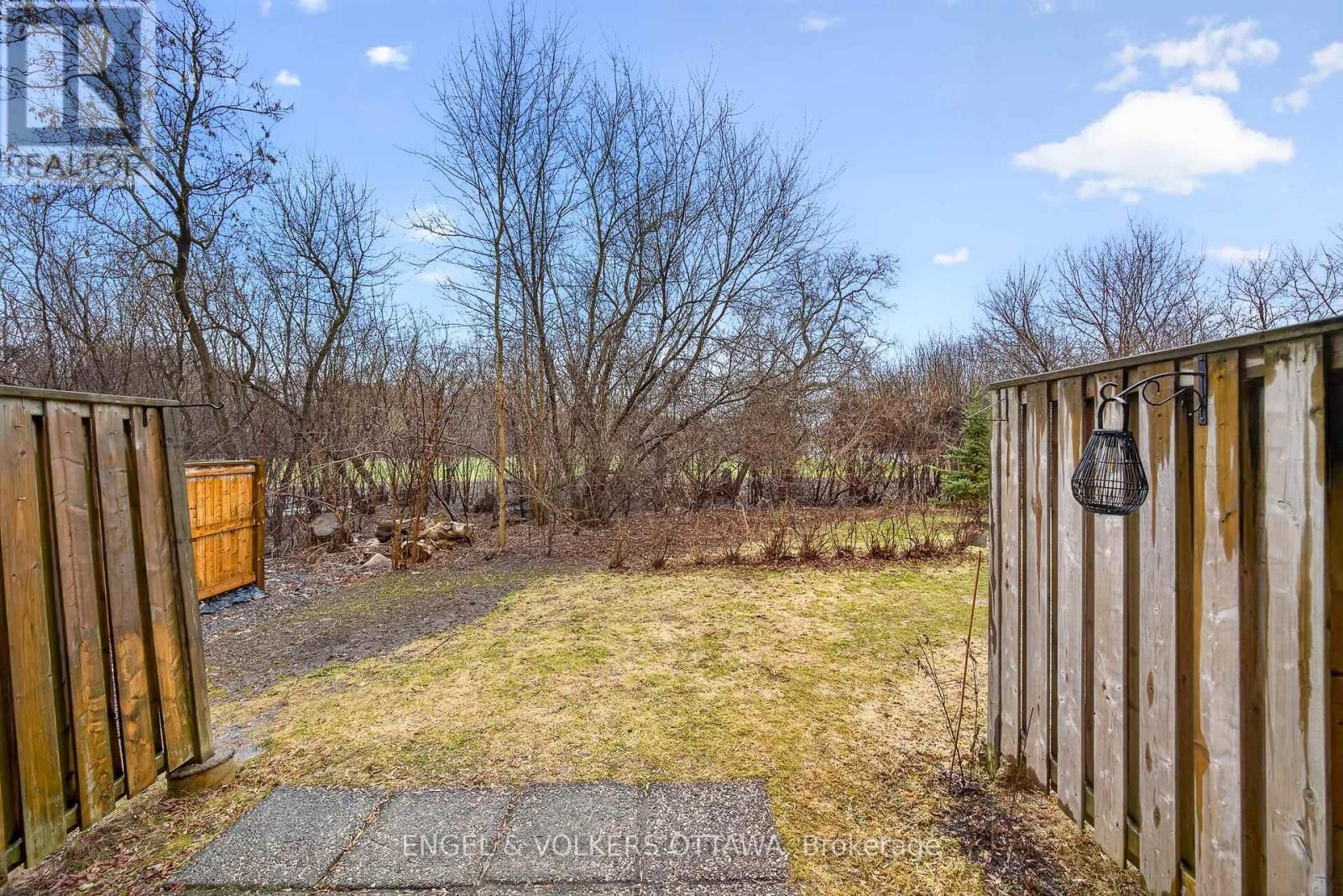 B - 35 ROBINSON AVENUE Image 17