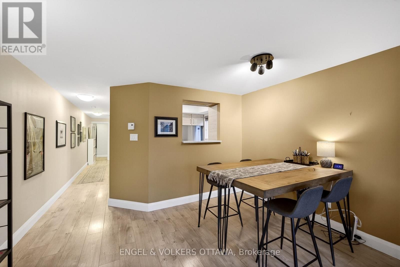 B - 35 ROBINSON AVENUE Image 5