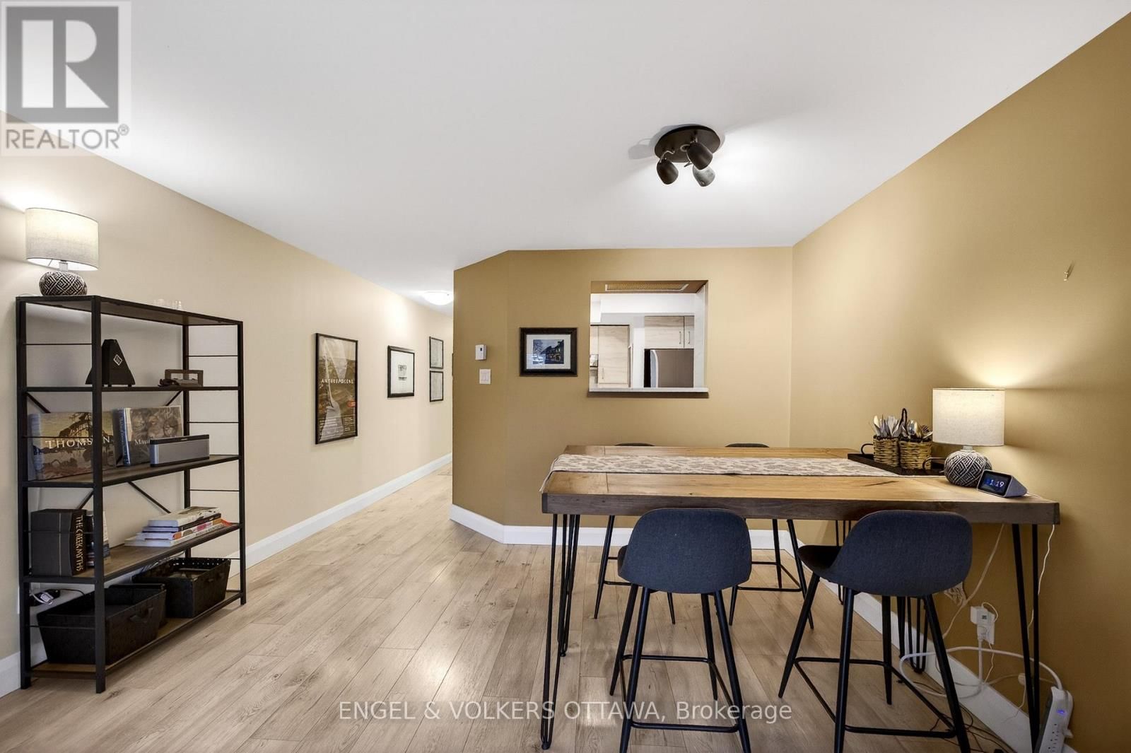 B - 35 ROBINSON AVENUE Image 6