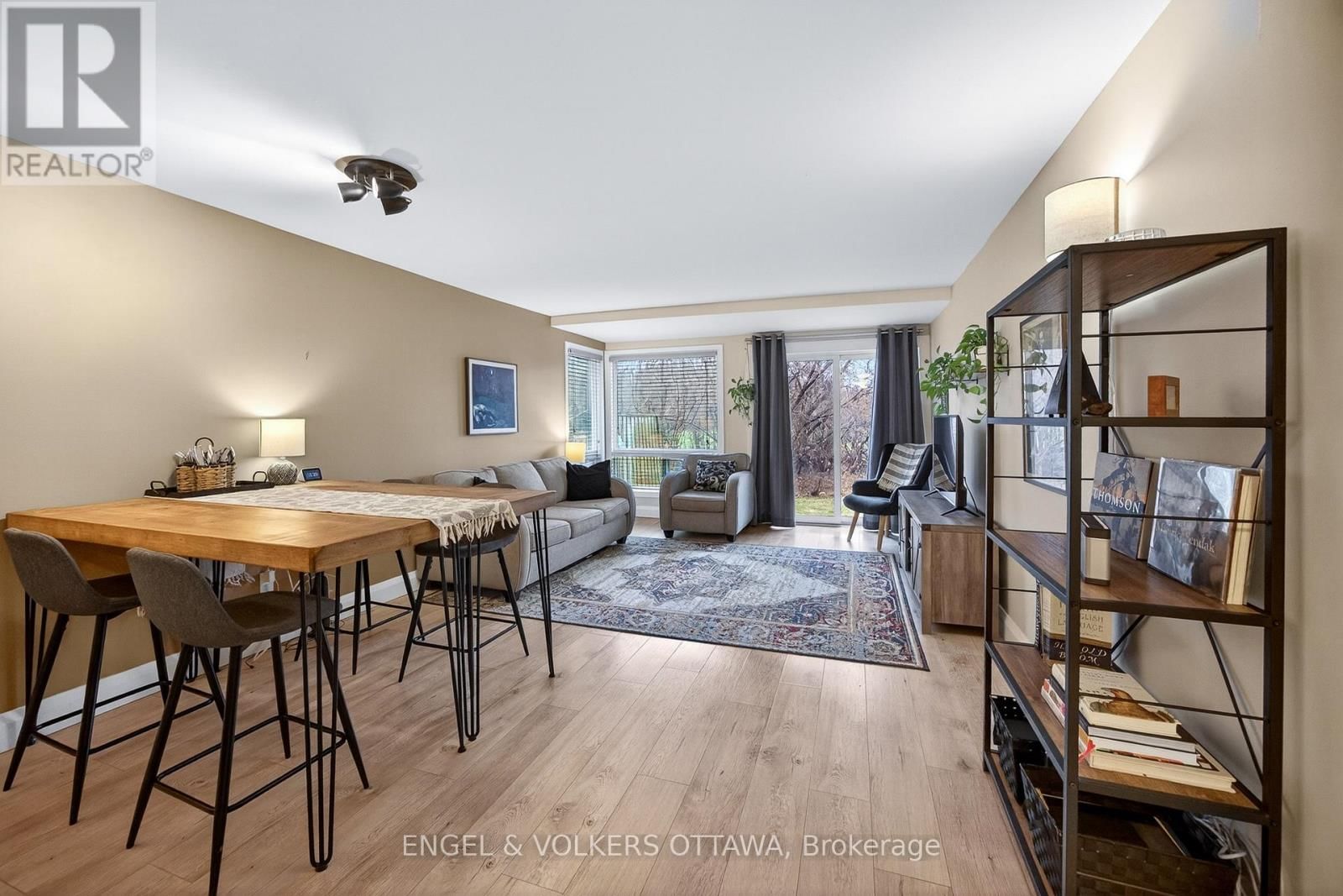 B - 35 ROBINSON AVENUE Image 7