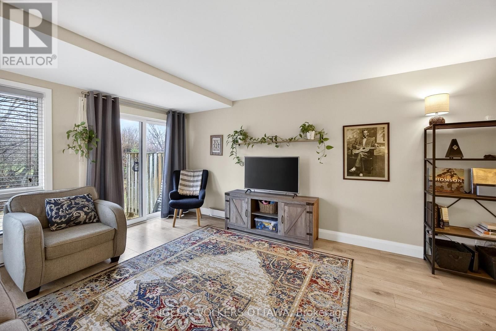 B - 35 ROBINSON AVENUE Image 9