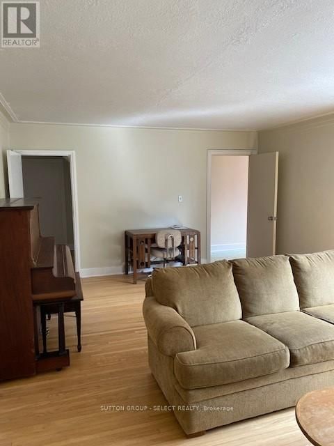 372 CEDAR AVENUE Image 9