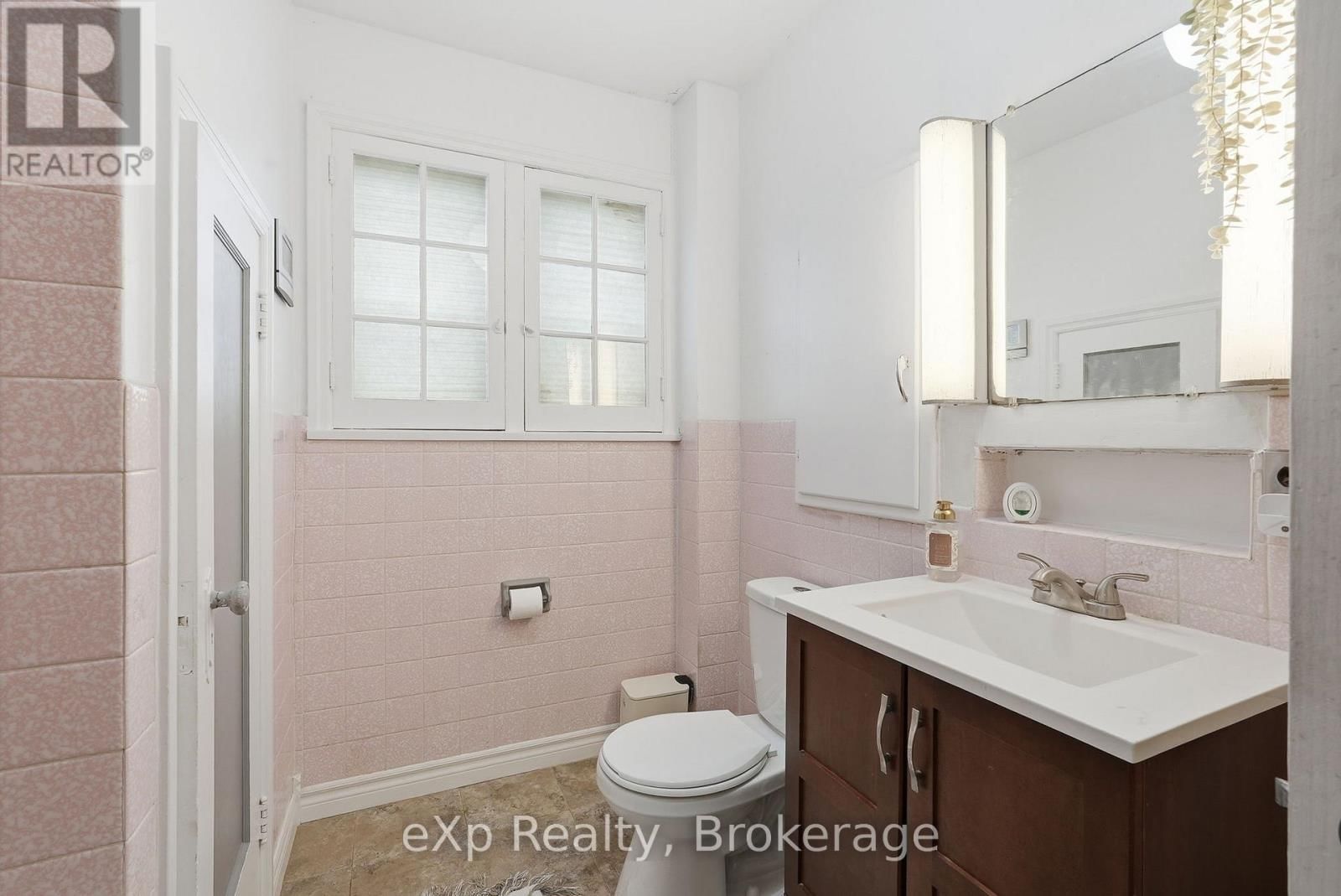 415 GIBSON STREET Image 32