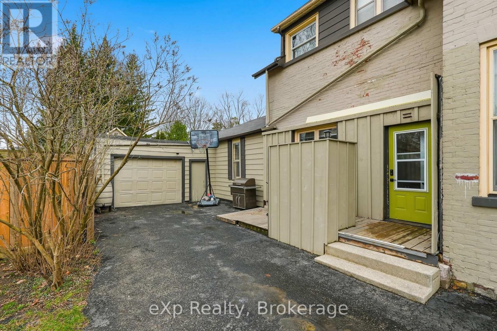 415 GIBSON STREET Image 37