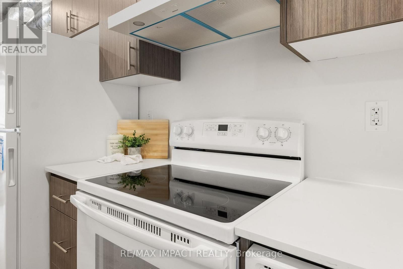 185 DIVISION STREET Image 18