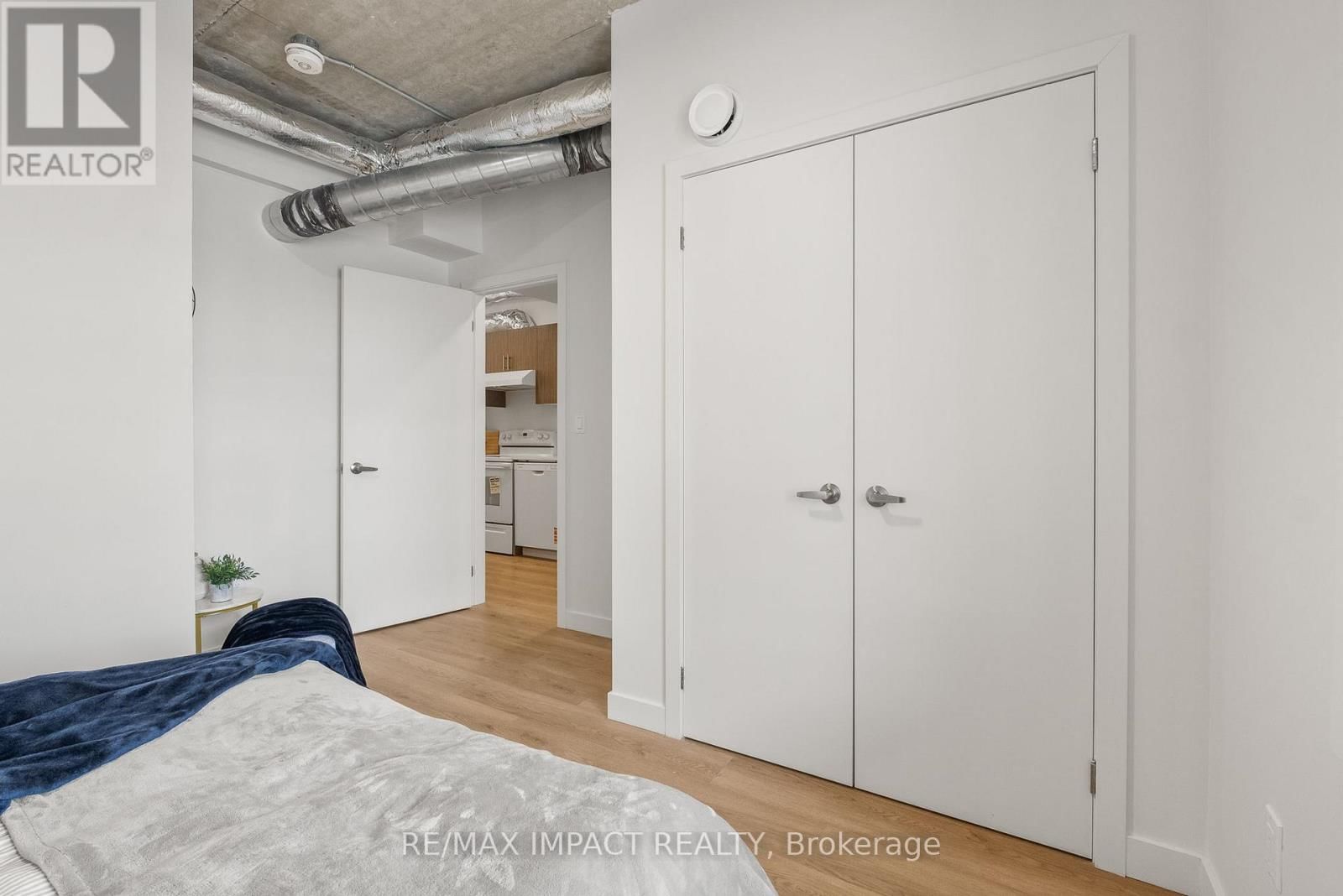 185 DIVISION STREET Image 26