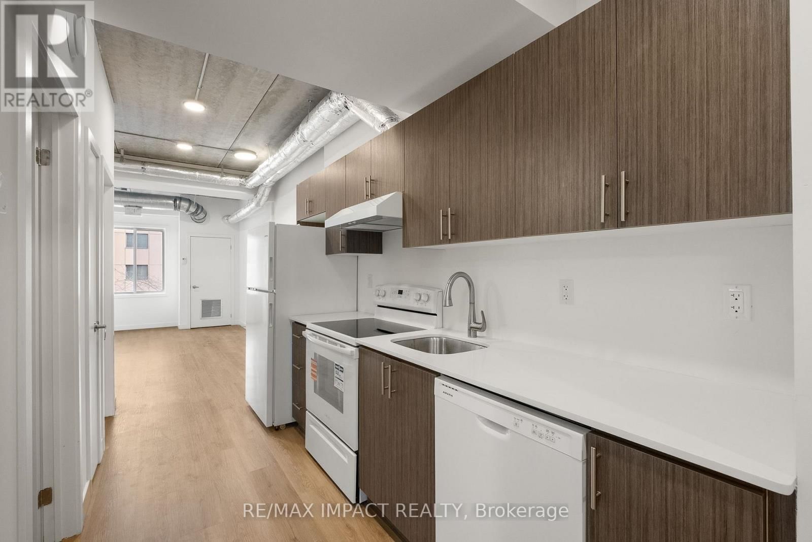 185 DIVISION STREET Image 33