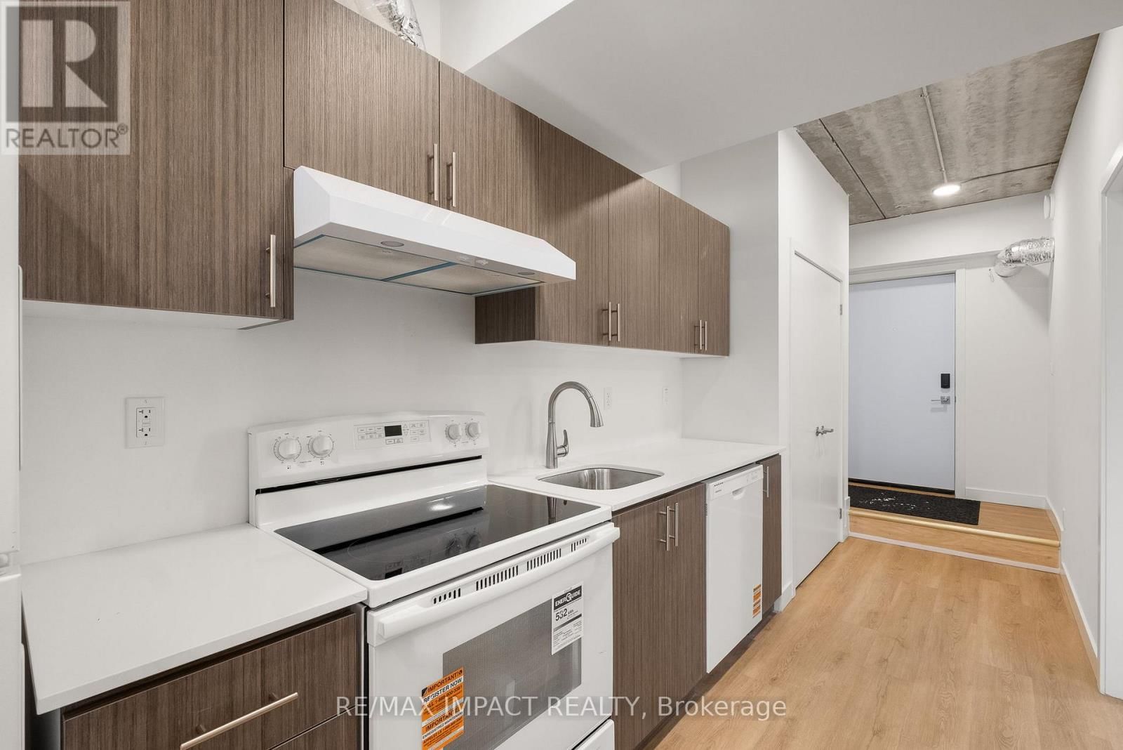 185 DIVISION STREET Image 34