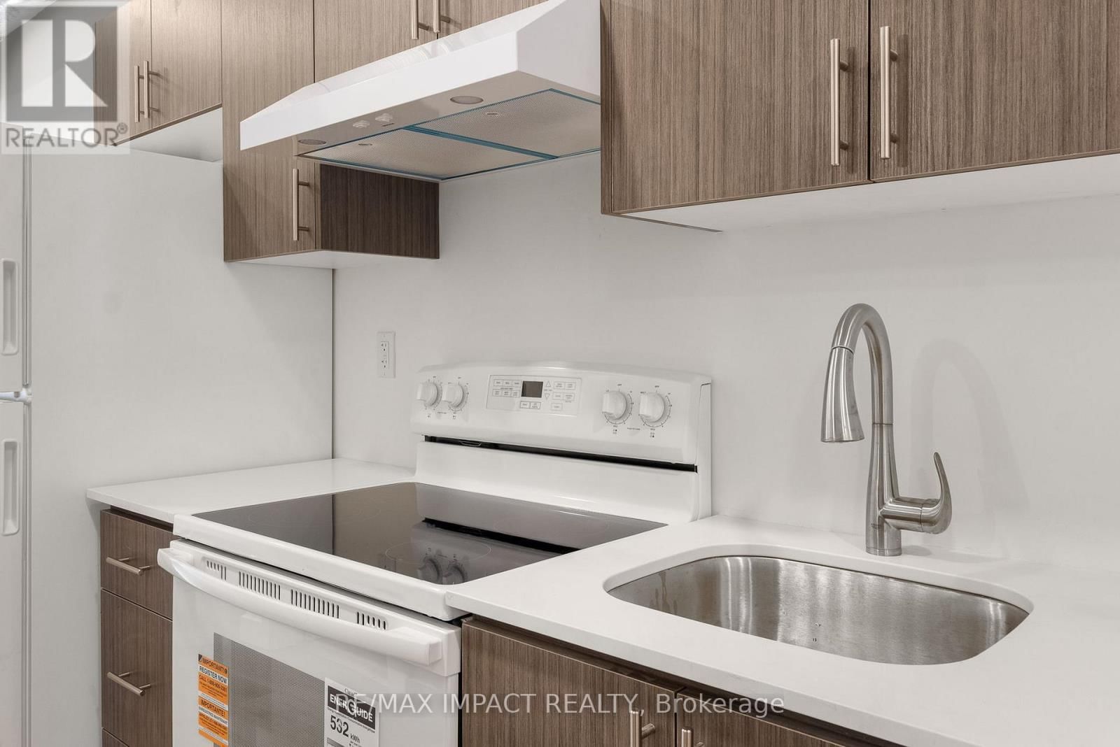 185 DIVISION STREET Image 35