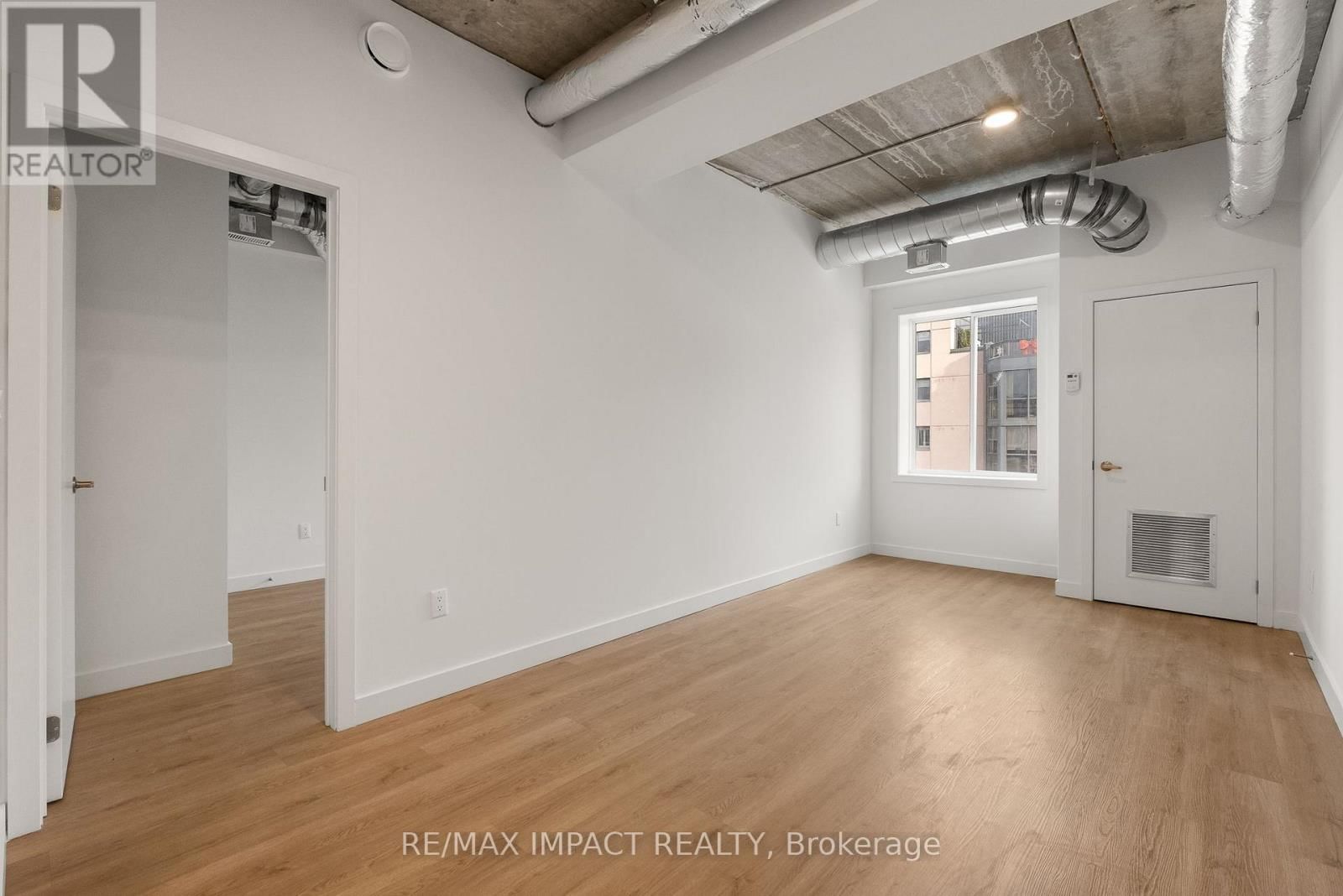 185 DIVISION STREET Image 37