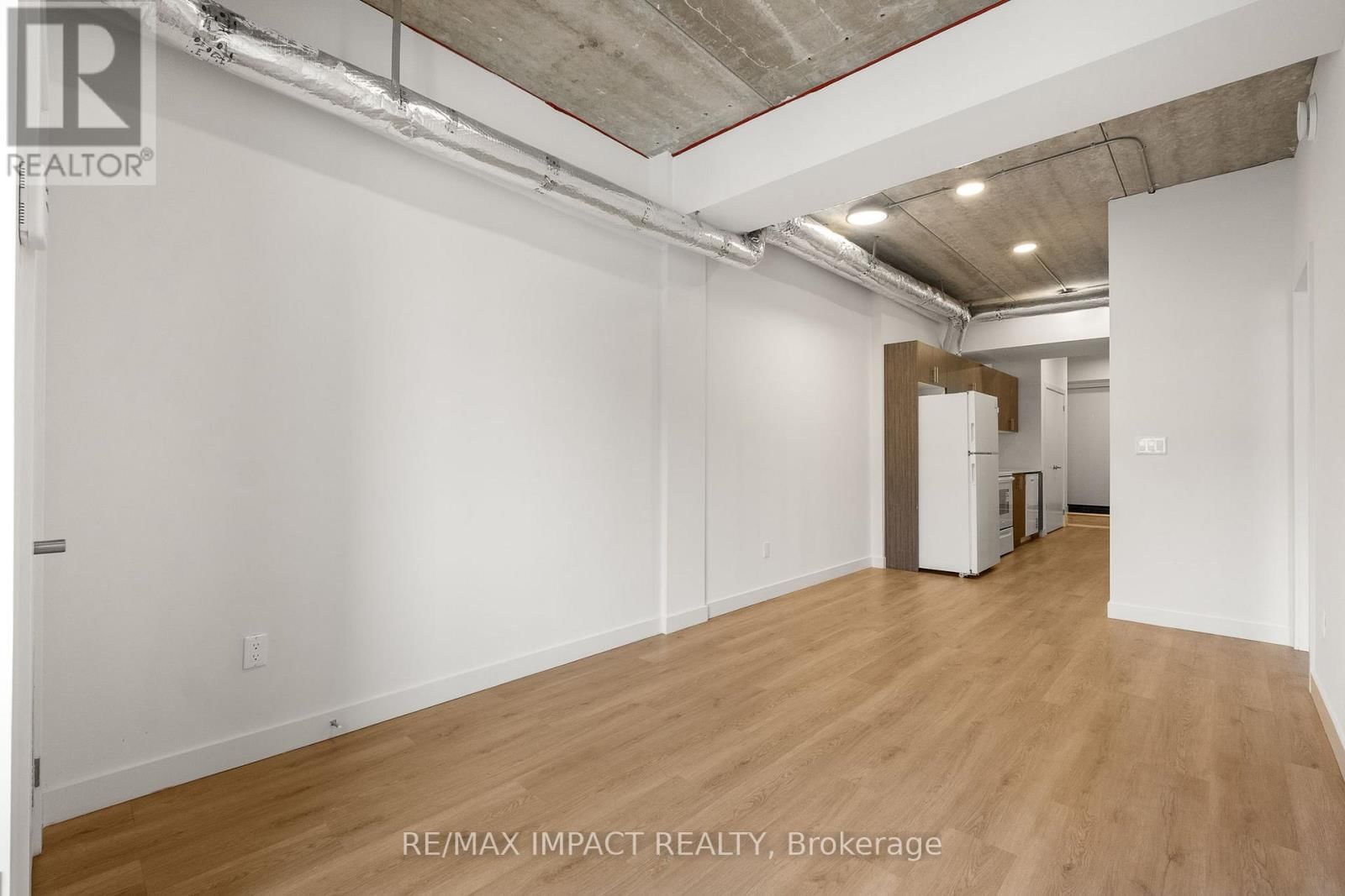 185 DIVISION STREET Image 38