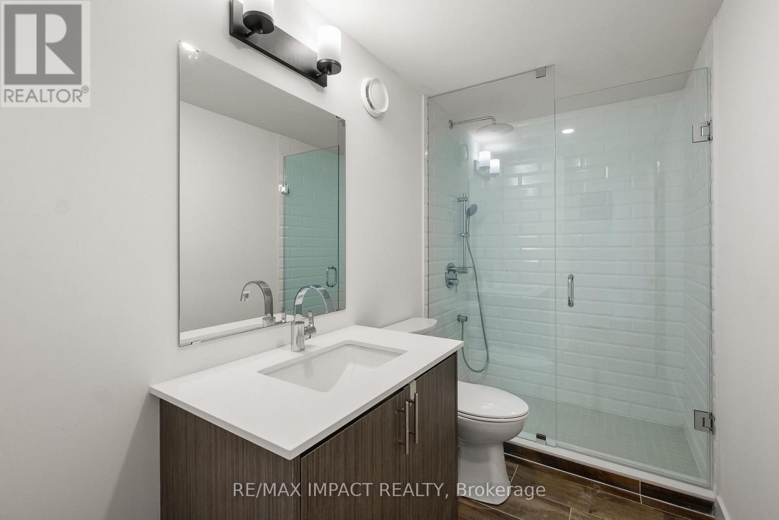 185 DIVISION STREET Image 39