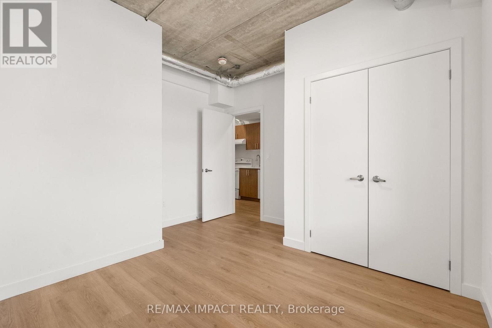 185 DIVISION STREET Image 42