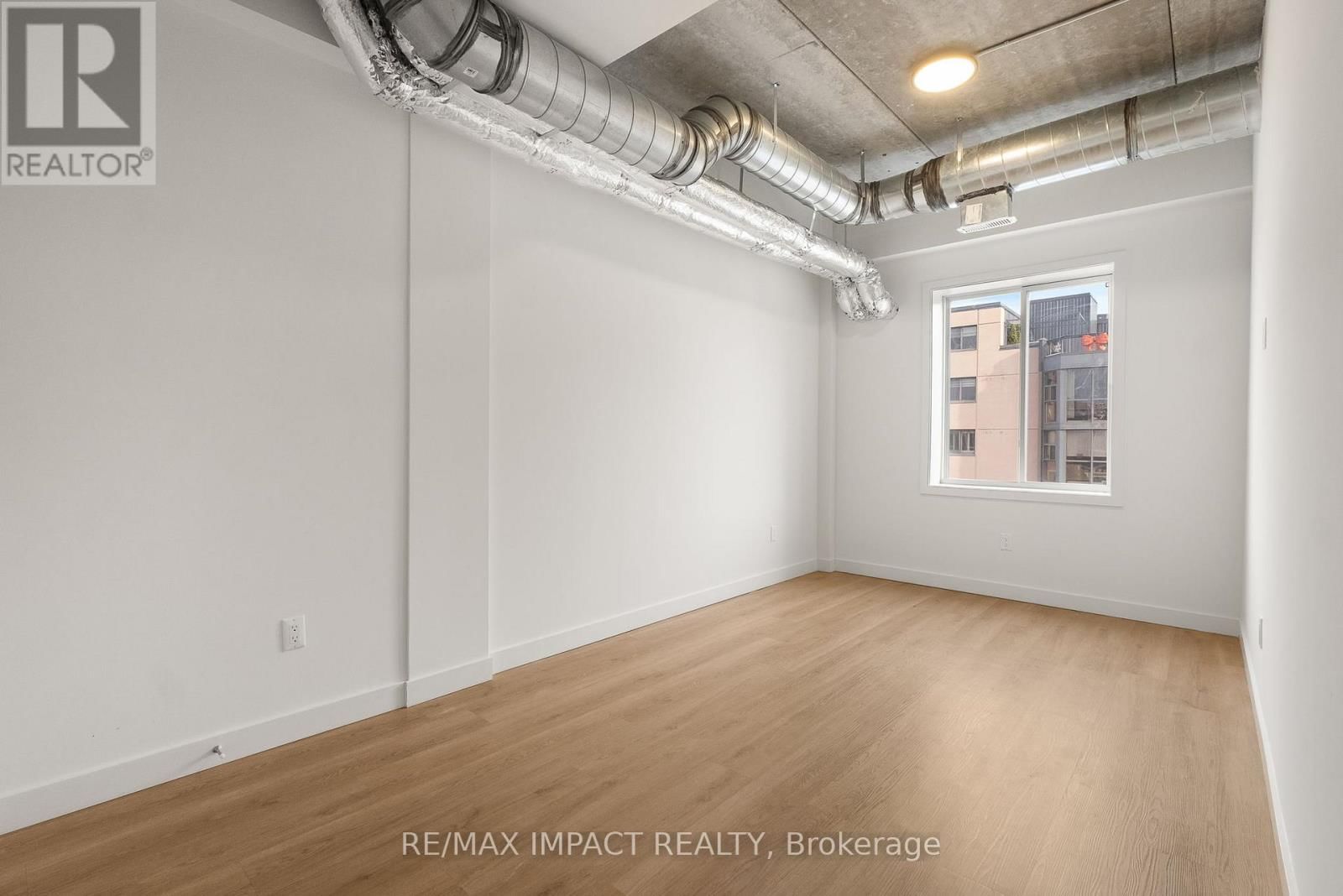 185 DIVISION STREET Image 45