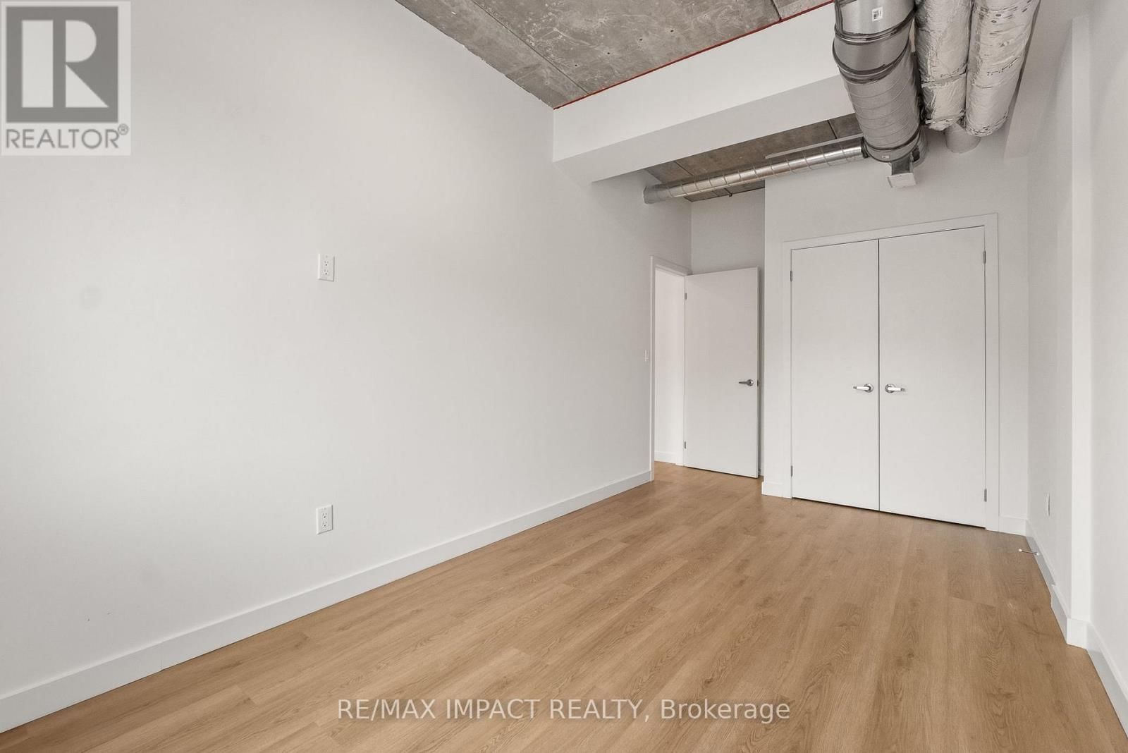 185 DIVISION STREET Image 47