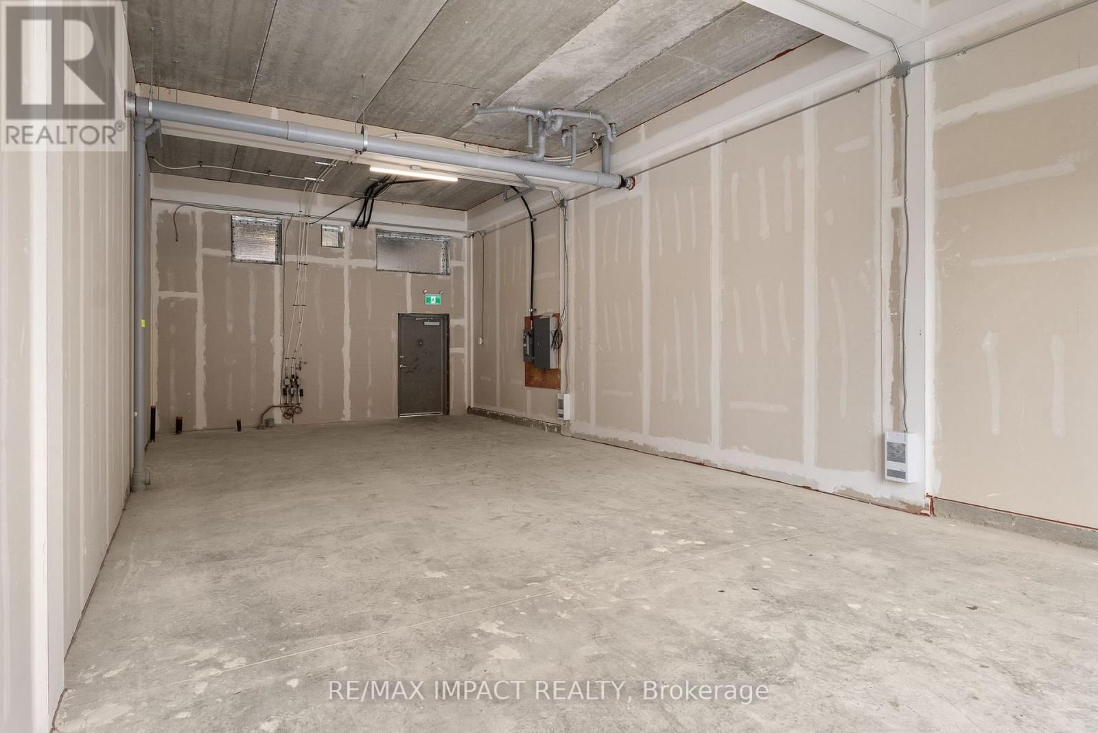 185 DIVISION STREET Image 8