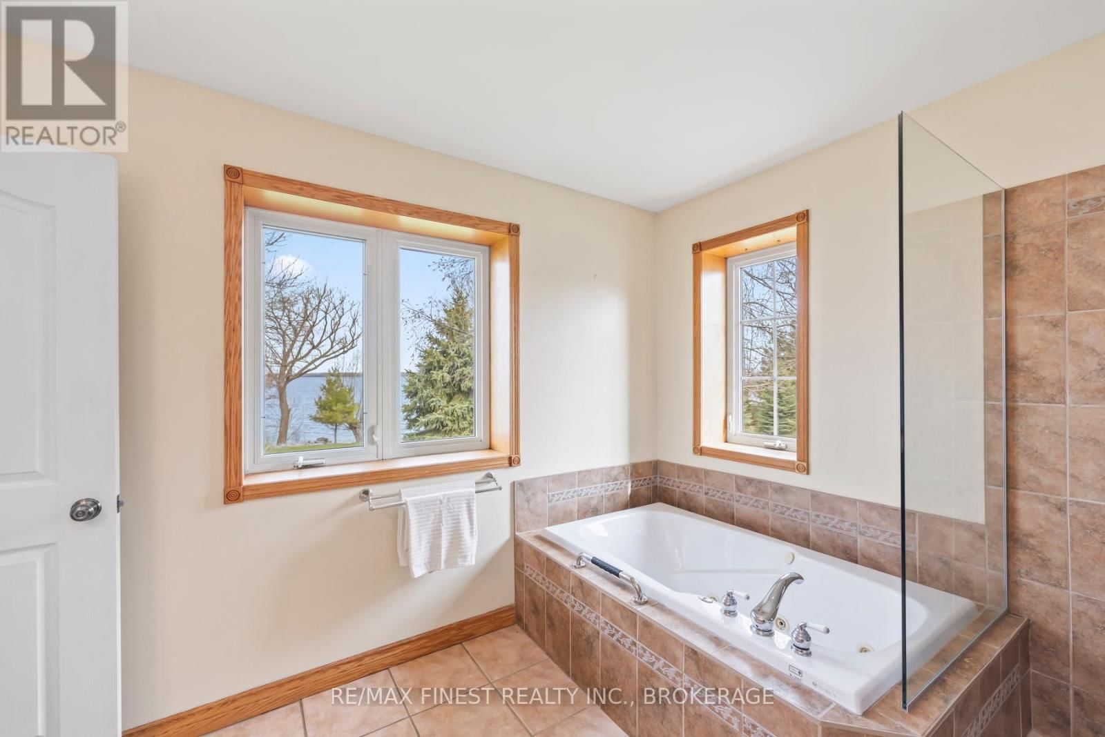 2800 FRONT ROAD Image 23