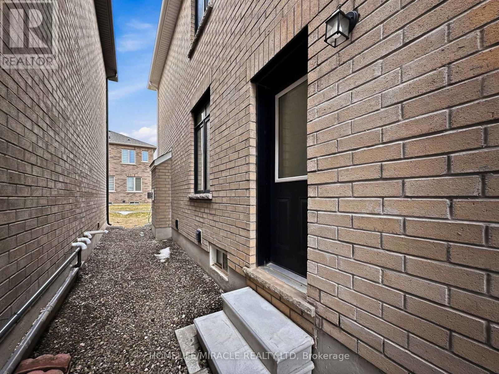 12 ORR AVENUE Image 29