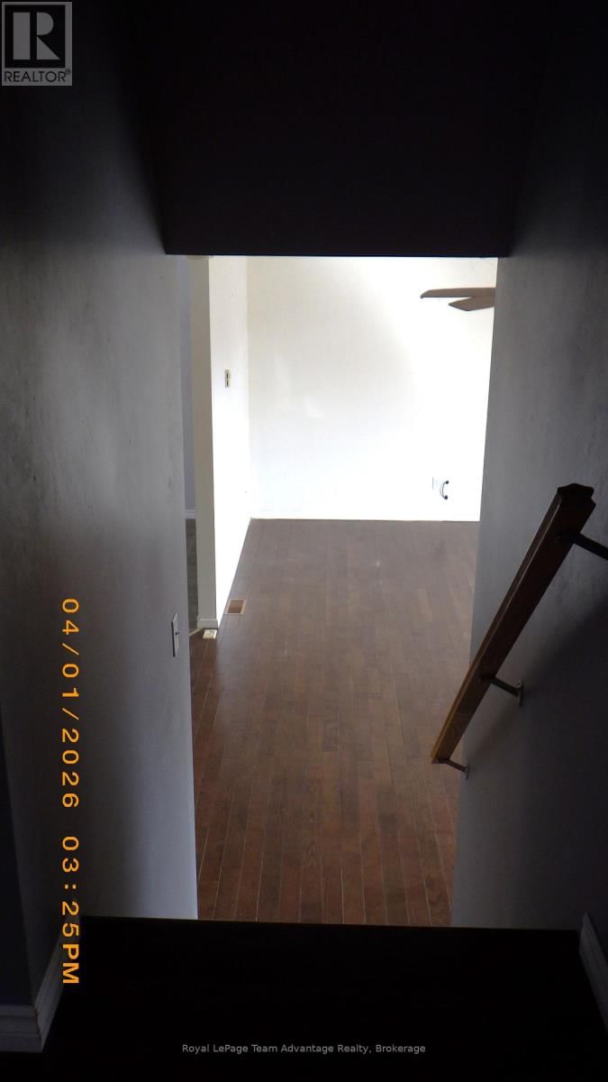 5 LOGANS LANE Image 15