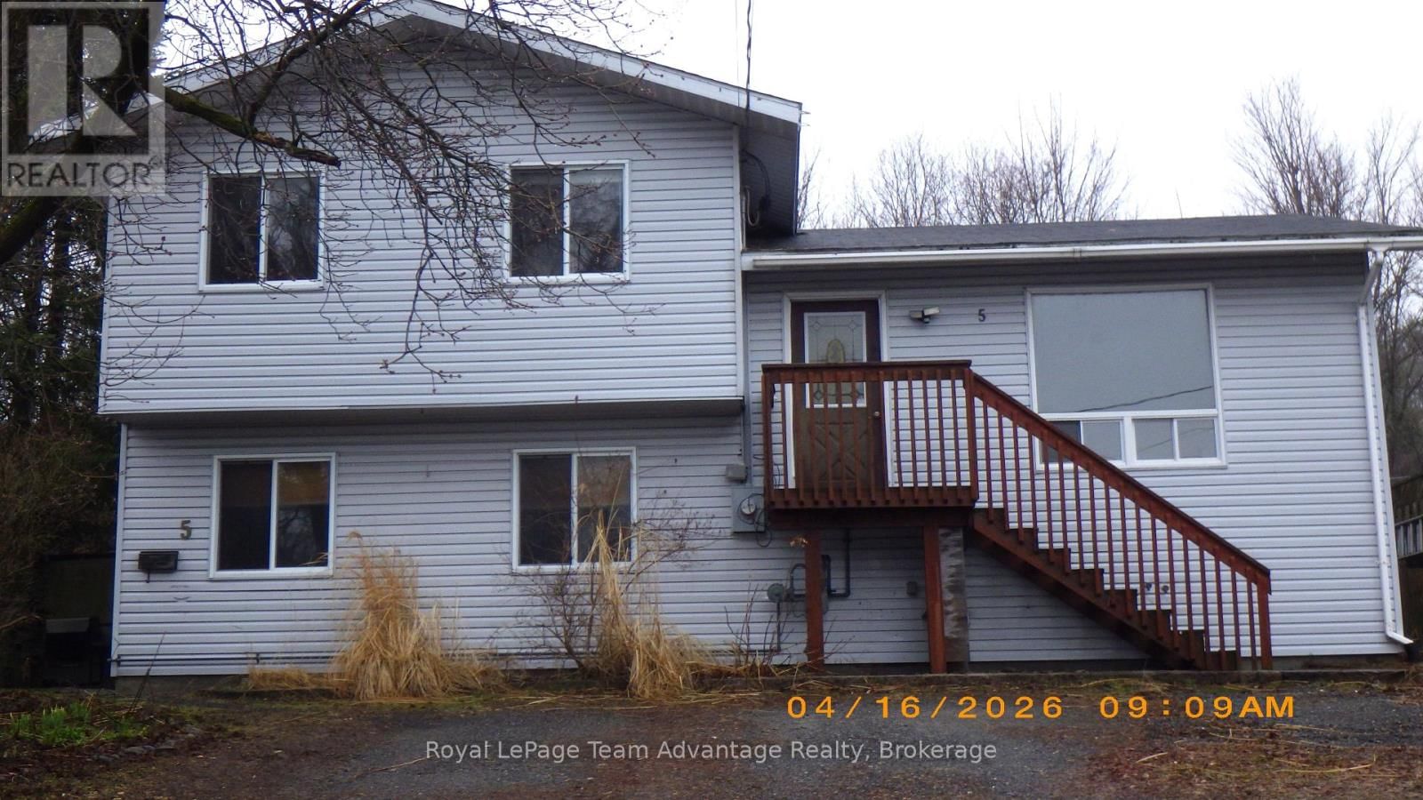 5 LOGANS LANE Image 18