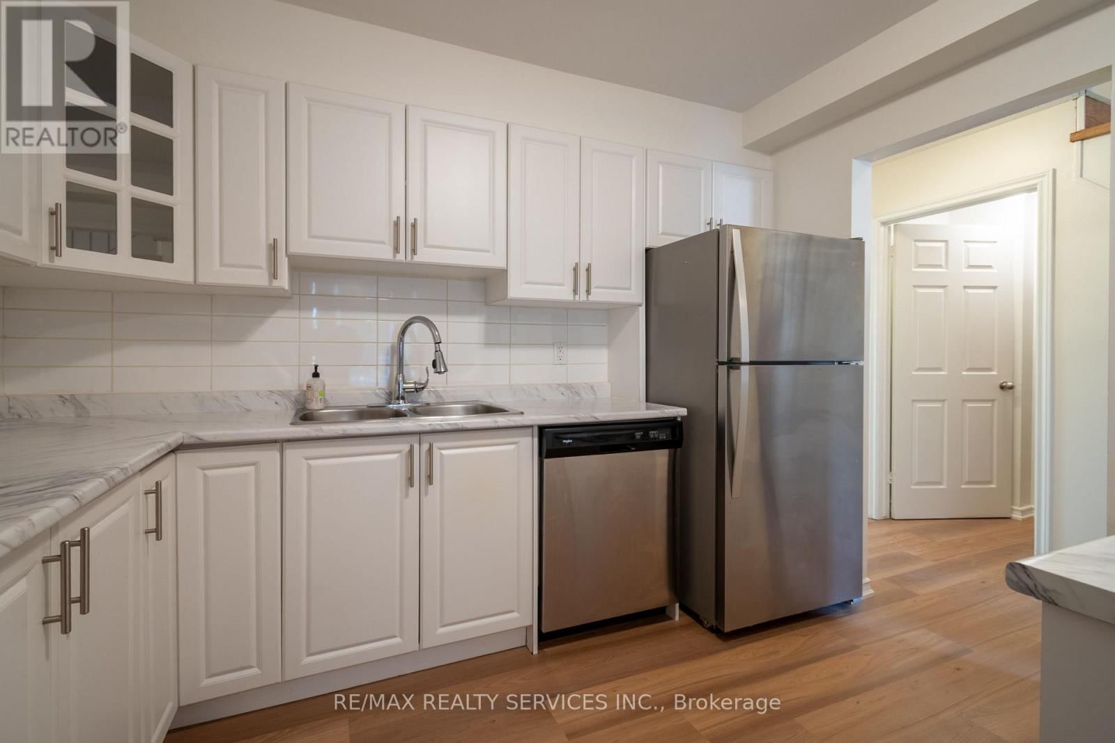 176 - 100 BROWNLEIGH AVENUE Image 11