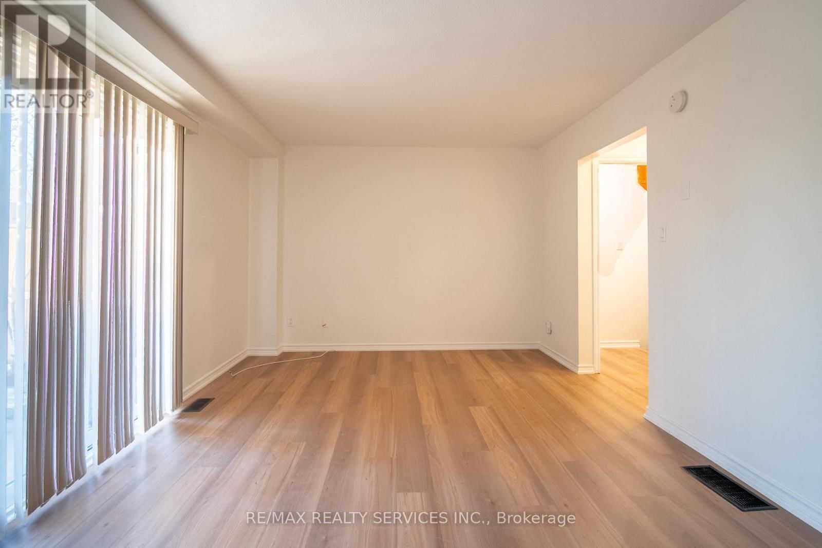 176 - 100 BROWNLEIGH AVENUE Image 14