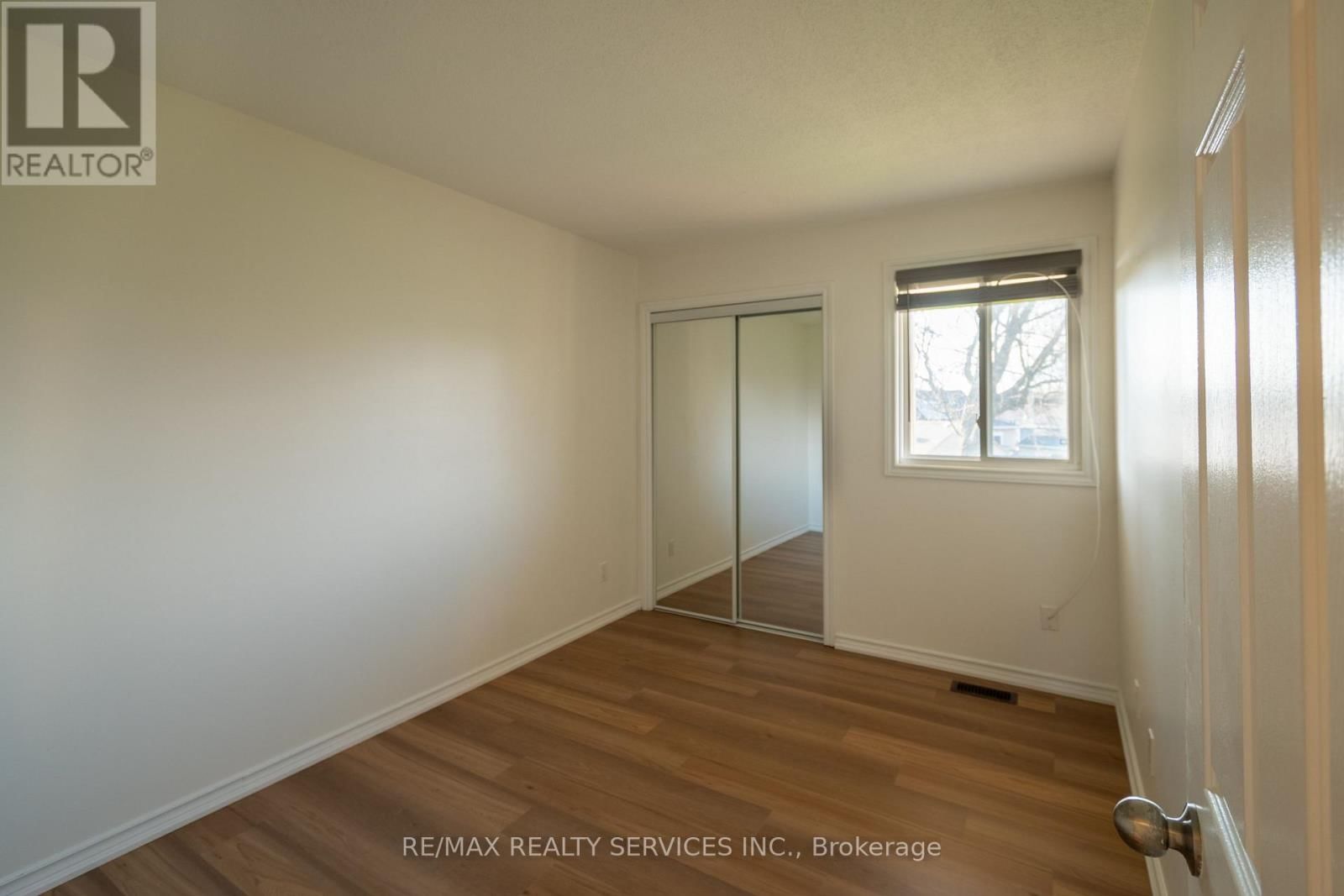 176 - 100 BROWNLEIGH AVENUE Image 16