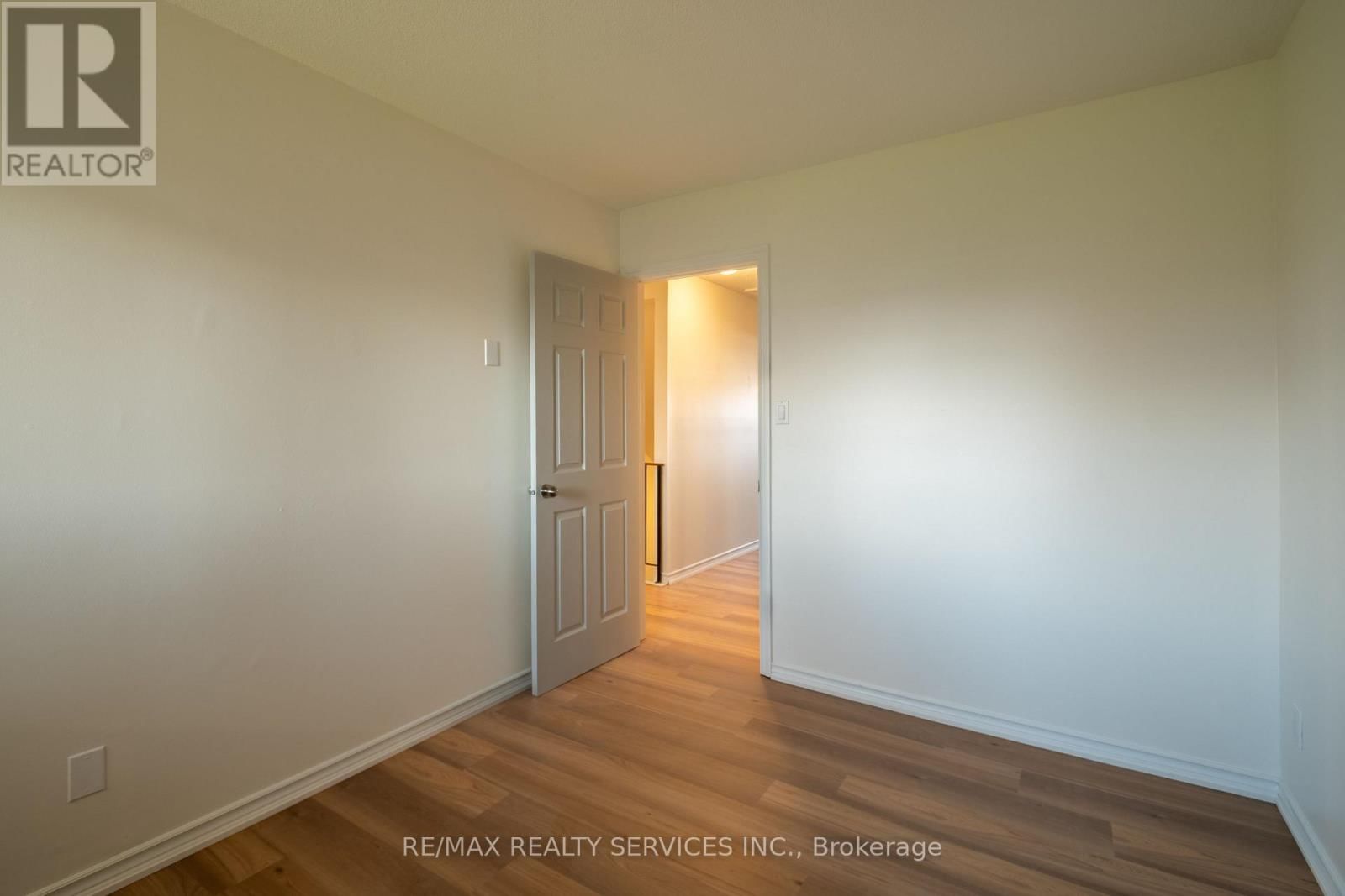 176 - 100 BROWNLEIGH AVENUE Image 17