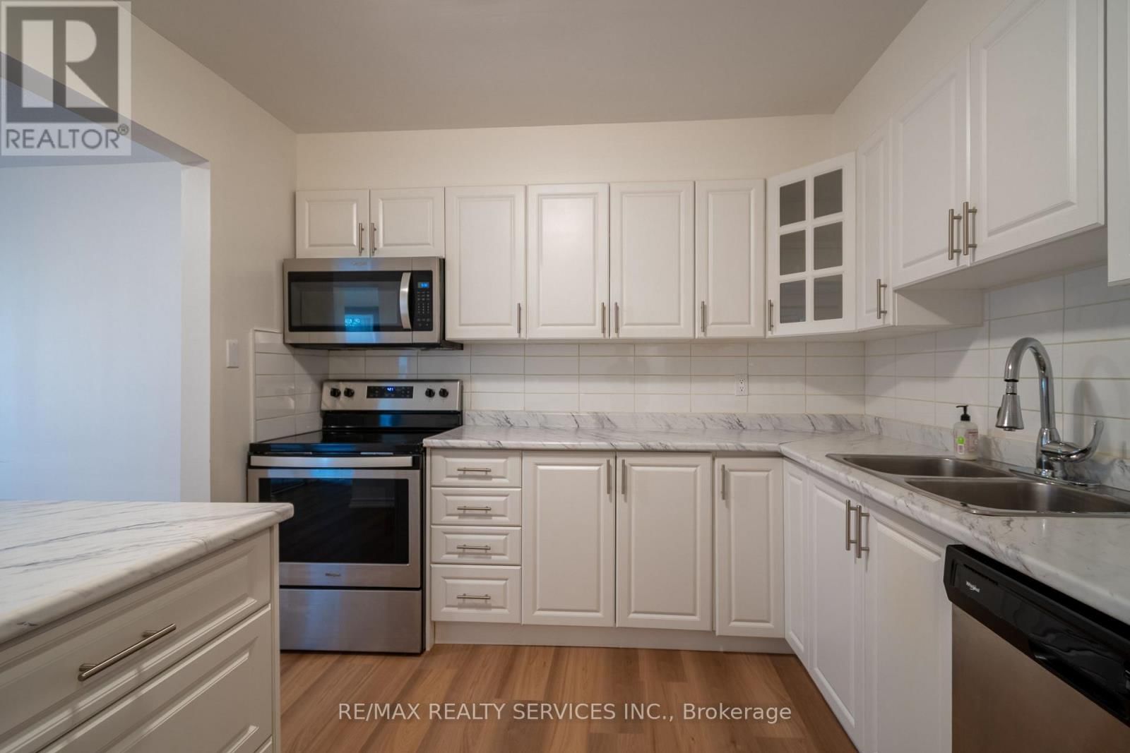 176 - 100 BROWNLEIGH AVENUE Image 9