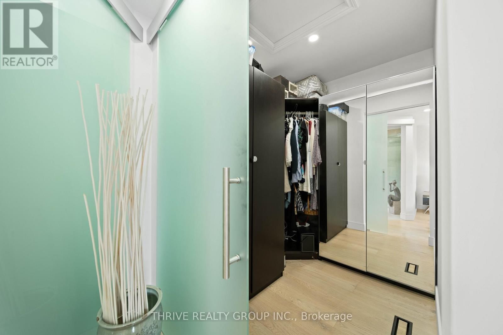 241 ANDOVER DRIVE Image 28