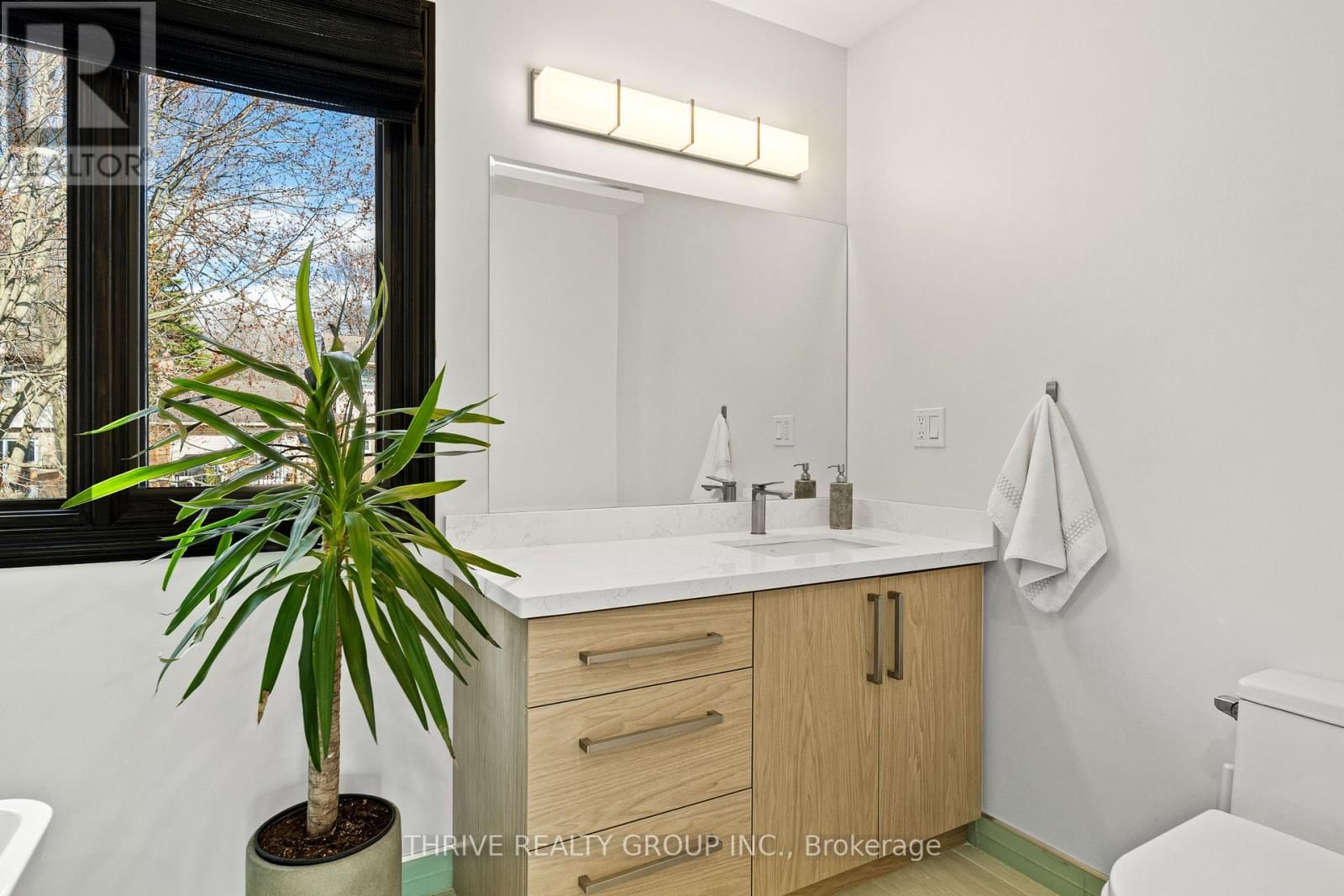 241 ANDOVER DRIVE Image 32