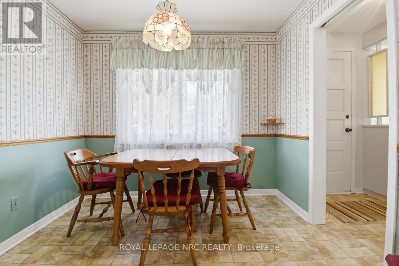 50 LEASIDE DRIVE Image 16