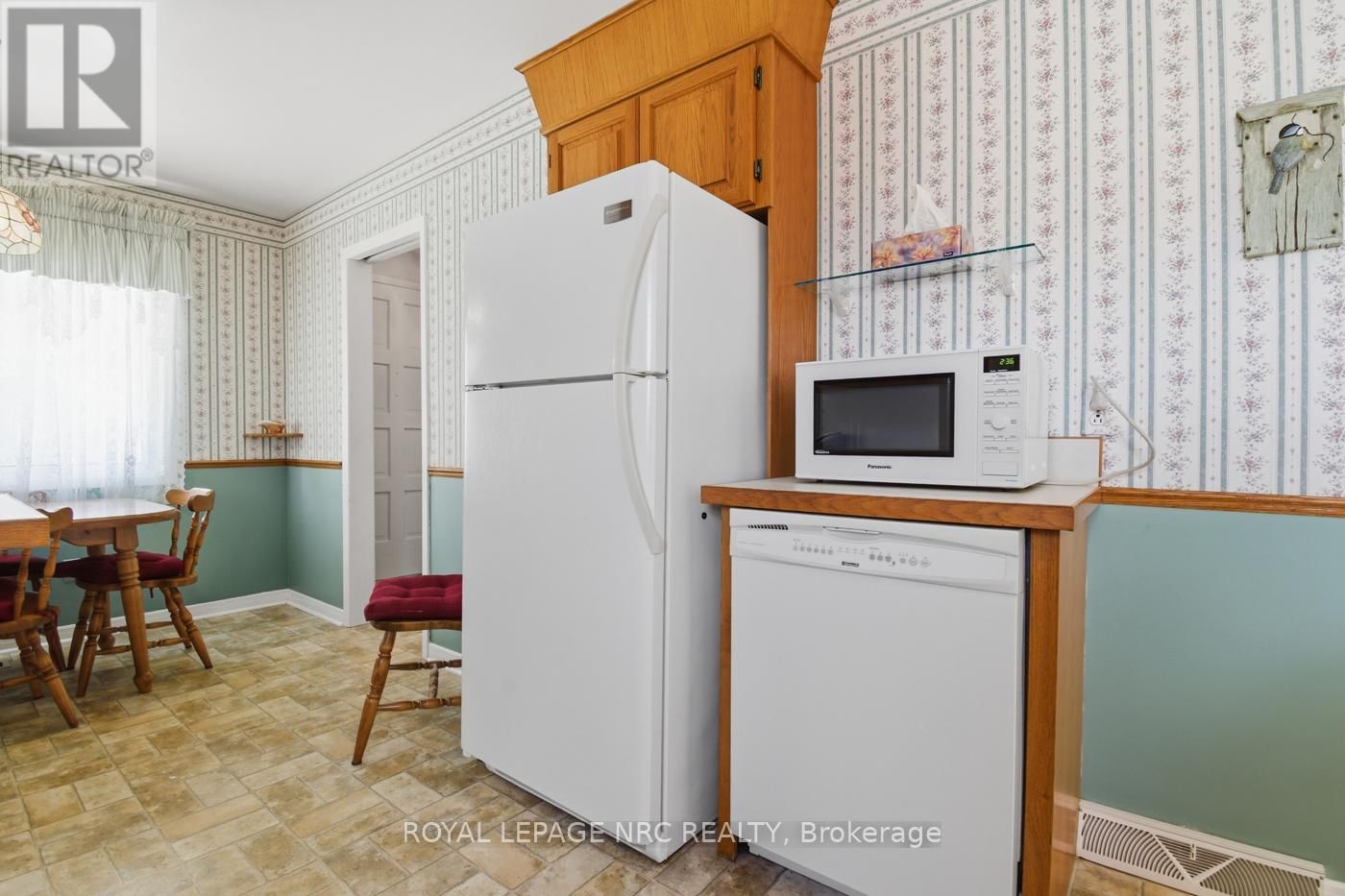 50 LEASIDE DRIVE Image 22