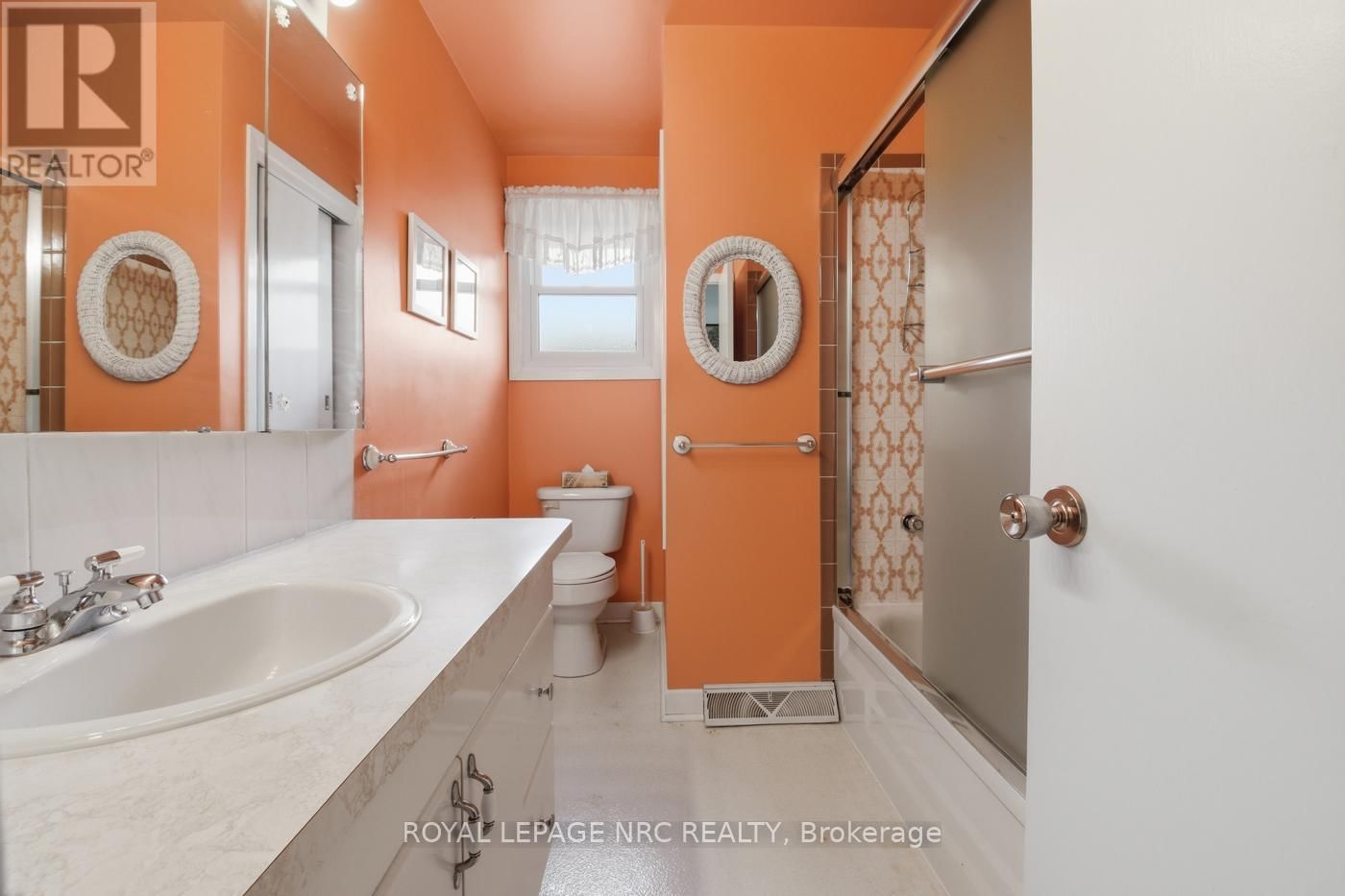 50 LEASIDE DRIVE Image 31