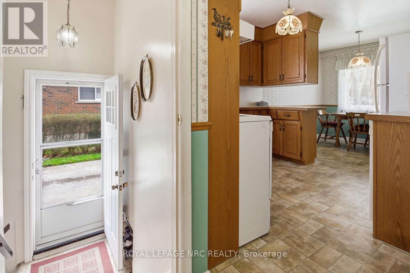 50 LEASIDE DRIVE Image 32