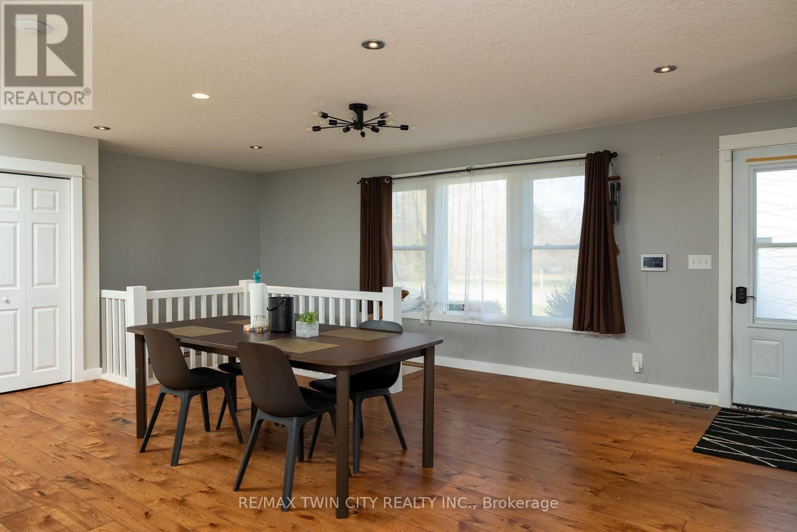 4595 KELVIN ROAD Image 10