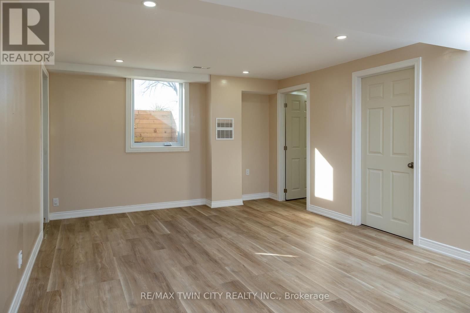 4595 KELVIN ROAD Image 16