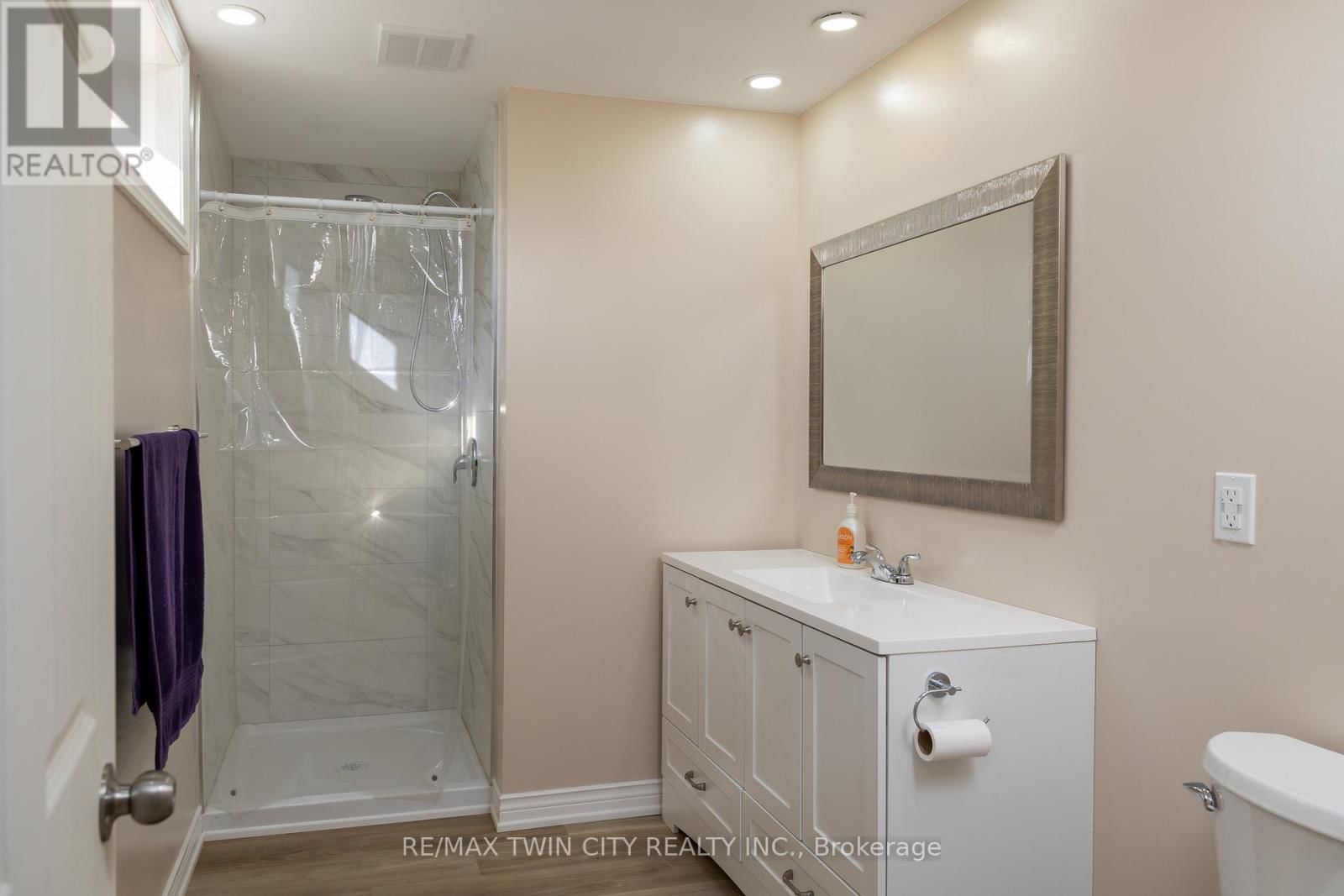 4595 KELVIN ROAD Image 18