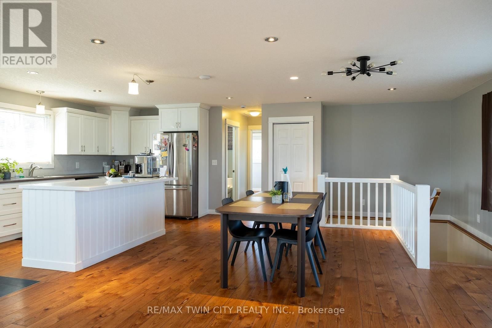 4595 KELVIN ROAD Image 9