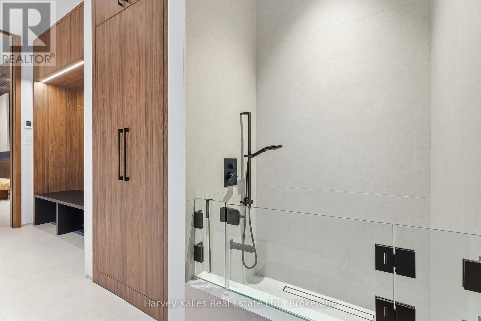 2 - 1013 HALL'S ROAD Image 32